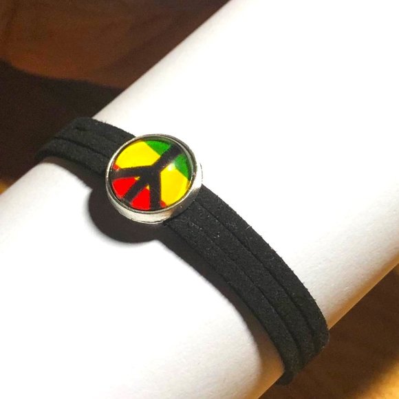 Rasta Color Peace Sign Glass Dome adjustable suede bracelet - Picture 2 of 4